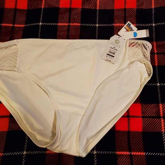 Time and Tru White two piece bathing suit. 2x bottoms/ 3x top.   NWT. - Picture 4 of 12